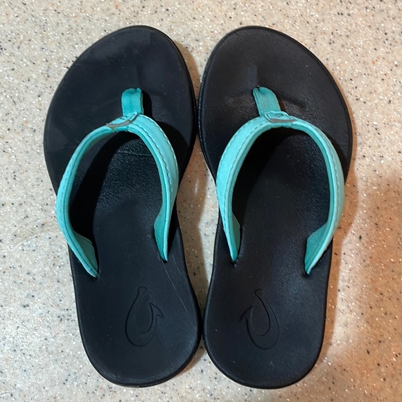 Olukai Flip Flops - Picture 1 of 3